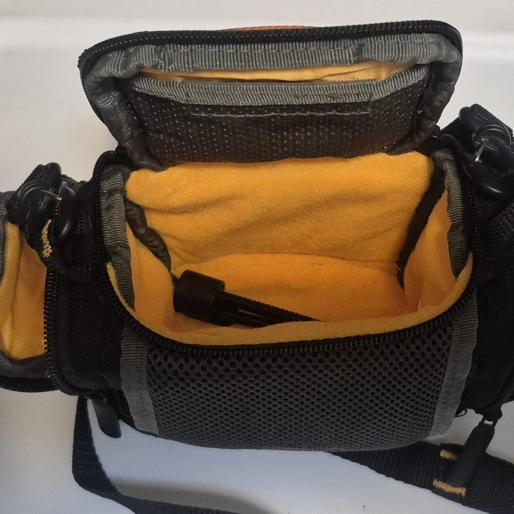 Case Logic Padded Camera Bag Shoulder Strap Compact DSLR Point & Shoot Black
